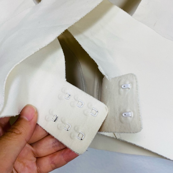 Lululemon Enlite Bra 32C Cream White Crisscross Back - Picture 8 of 8
